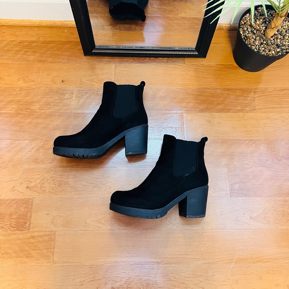 🚫SOLD🚫 Faux Suede Chelsea Ankle Boots - Picture 3 of 13